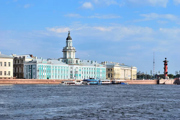 サンクトペテルブルク。大学の堤防 — ストック写真