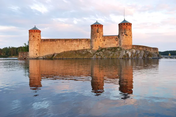 Savonlinna. Cetatea Olavinlinna la apusul soarelui — Fotografie, imagine de stoc