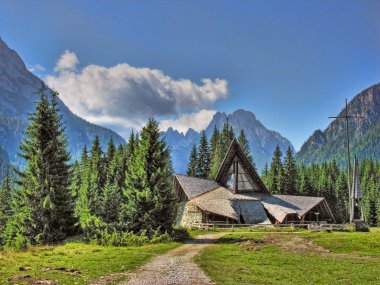 Küçük kilise üstünde belgili tanımlık tepe-in dolomites, İtalya