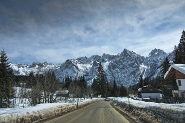 İtalya 'nın Dolomitler Dağları' nda kar yağışıweather forecast