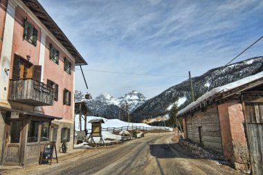 İtalya 'nın Dolomitler Dağları' nda kar yağışıweather forecast