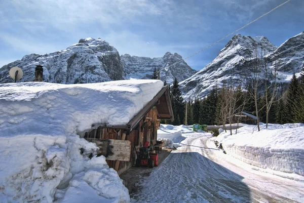 Nieve en las montañas Dolomitas, Italia —  Fotos de Stock