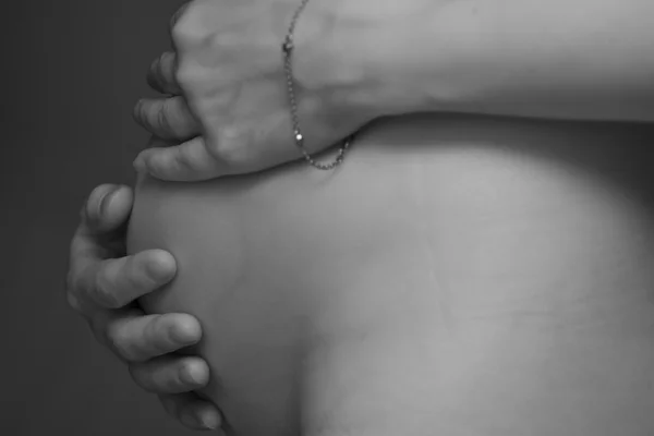 Brzuch ciężarnej kobiety — Zdjęcie stockowe