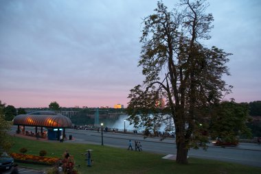 gece Niagara Şelalesi