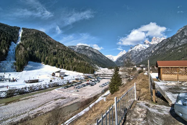 İtalya 'nın Dolomitler Dağları' nda kar yağışıweather forecast — Stok fotoğraf