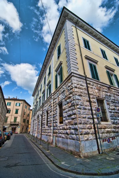 Edificio antiguo típico de Pisa — Foto de Stock