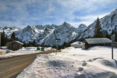 İtalya 'nın Dolomitler Dağları' nda kar yağışıweather forecast