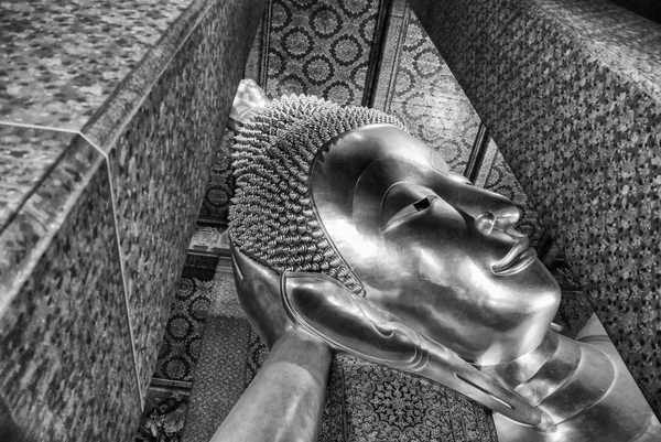Socha Buddhy v Bangkoku chrámu, Thajsko, srpen — Stock fotografie