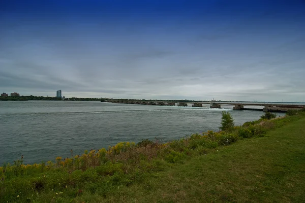 Niagara cai lado canadense — Fotografia de Stock