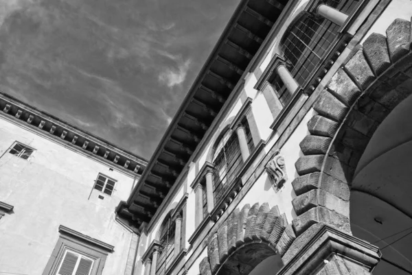 Detalhe da arquitetura em Lucca — Fotografia de Stock