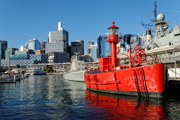 Червоний корабель у гавань, Сідней — стокове фото