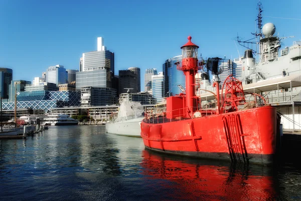 Red Ship in Sydney Harbour, Australia — Stock Photo, Image