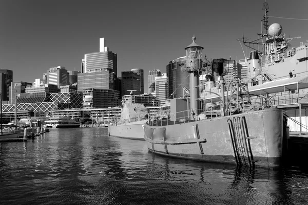 Red Ship in Sydney Harbour, Australia — Stock Photo, Image