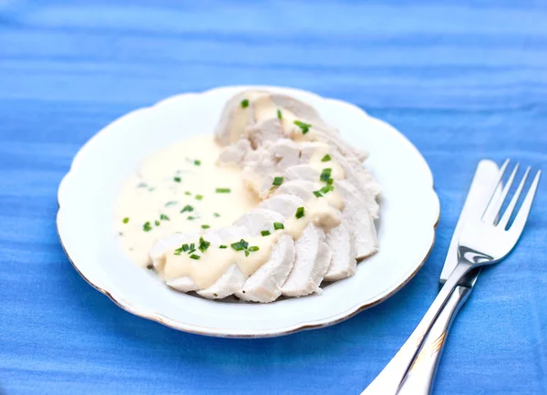 Chicken breast with cream sauce — Stock Photo, Image