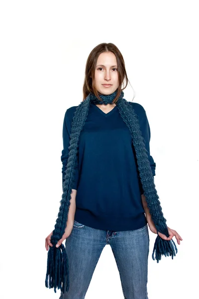 Жінка в синьому пуловері і шарф Ліцензійні Стокові Зображення