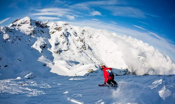 男のスキー滑降 — ストック写真