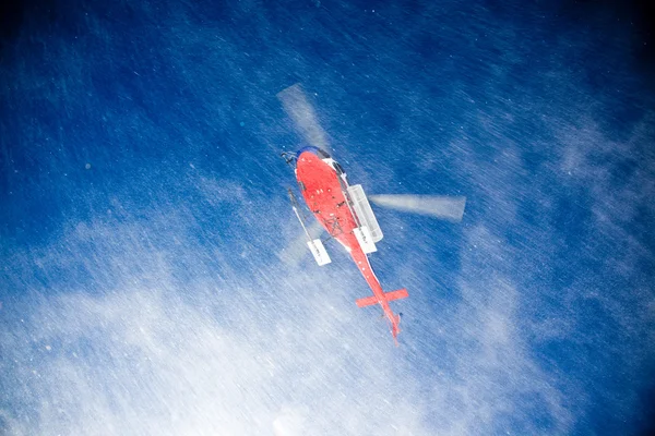 Heli skidåkning helikopter — Stockfoto