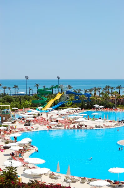 Medelhavet bayυδάτινο πάρκο και πισίνα — Stock fotografie