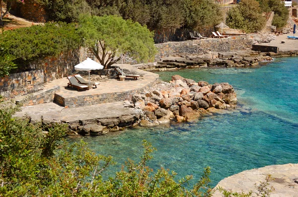 Beach of luxury hotel, Crete, Greece — Stock Photo, Image