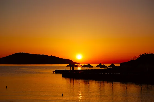 Sunrise at luxury resort — Stock Photo, Image
