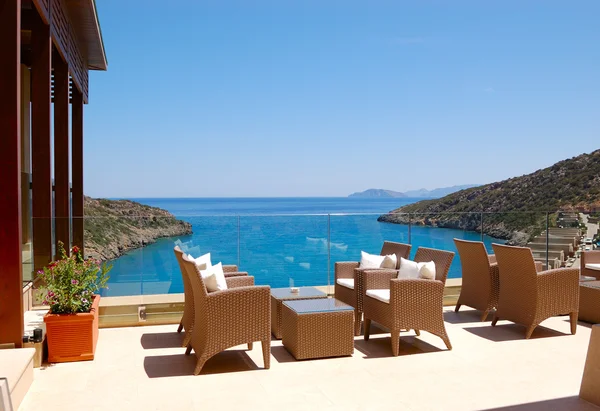 Zee uitzicht ontspanningsruimte van luxehotel — Stockfoto