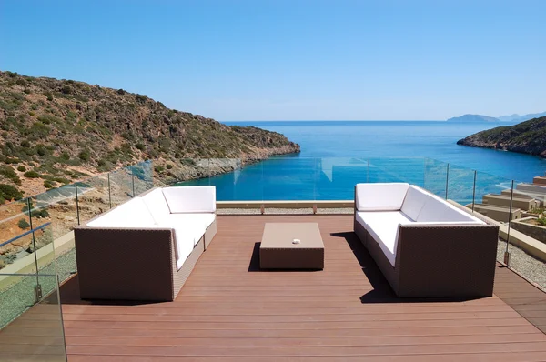 Zee uitzicht ontspanningsruimte van luxehotel — Stockfoto