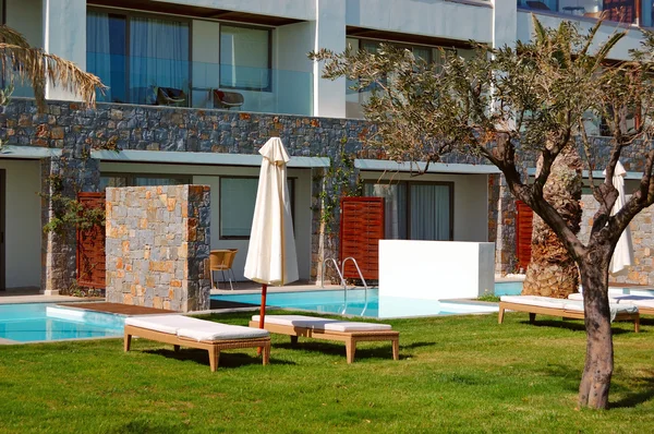 Basen w luksusowej willi, Kreta, Grecja — Zdjęcie stockowe