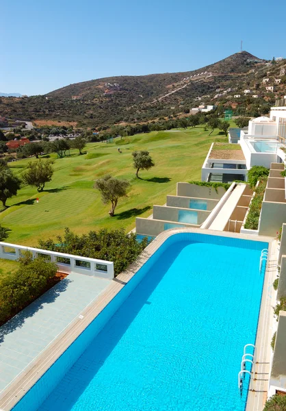 ゴルフ場、クレタ島、ギリシャの高級ホテルからの眺め — ストック写真