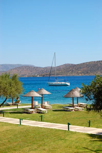 Beach of the luxury hotel, Crete, Greece — Stock Photo, Image