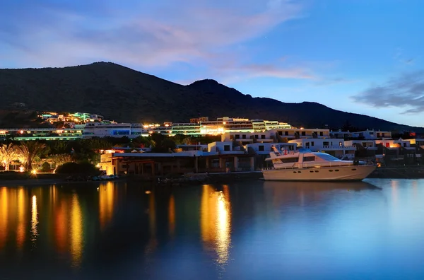 Strand verlichting at luxe hotel, Kreta, Griekenland — Stockfoto