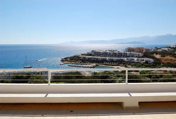 Pohled z terasy na luxusní hotel, Kréta, Řecko — Stock fotografie