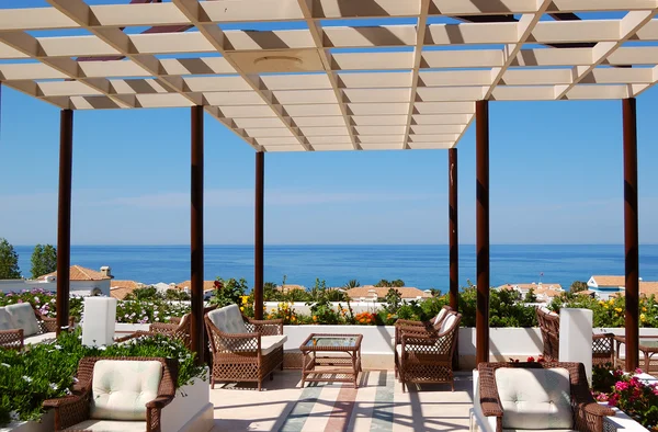 Vista al mar zona de relajación de hotel de lujo, Creta, Grecia —  Fotos de Stock
