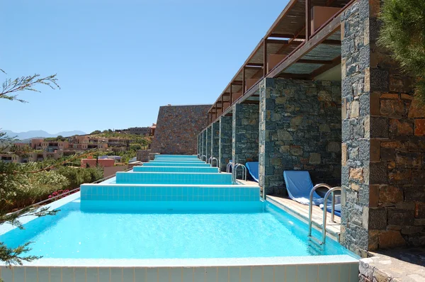 Zwembad in luxe villa, Kreta, Griekenland — Stockfoto