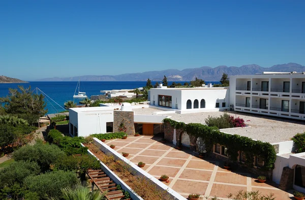 Терраса греческого роскошного отеля, Крит, Греция — стоковое фото