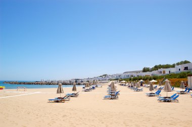 lüks otel, crete, Yunanistan plajda şezlong