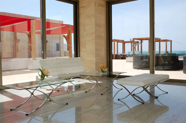 Moderne receptie decoratie in luxe Griekse hotel, Kreta, Griekenland — Stockfoto