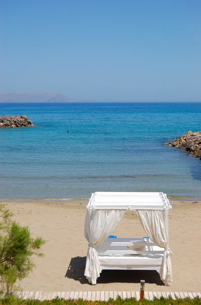 Cabana na praia do hotel de luxo, Creta, Grécia — Fotografia de Stock