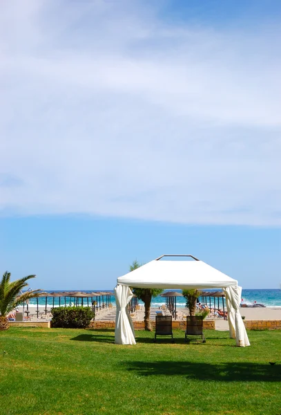 Cabane à la plage de l'hôtel de luxe, Crète, Grèce — Photo