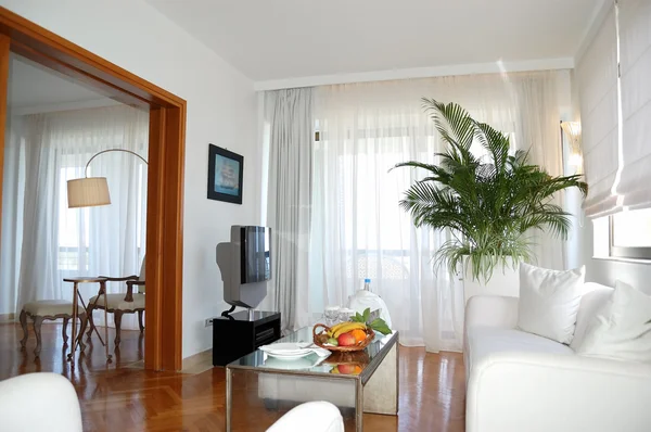 Appartement in luxehotel geserveerd met fruit, Kreta, Griekenland — Stockfoto