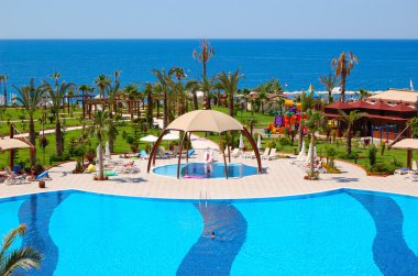 Antalya, Türkiye 'deki lüks otelde yüzme havuzu