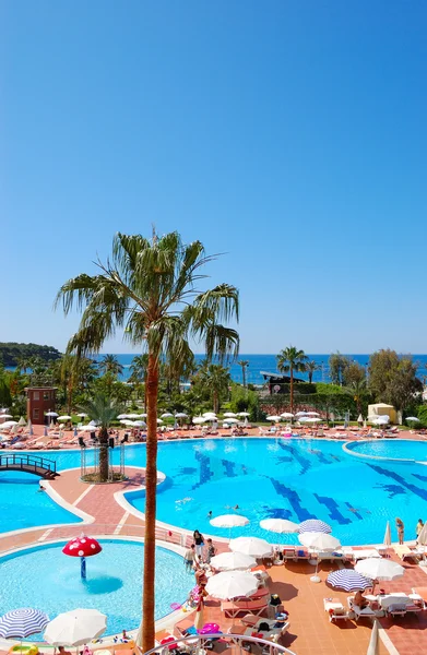土耳其安塔利亚豪华酒店游泳池 — 图库照片