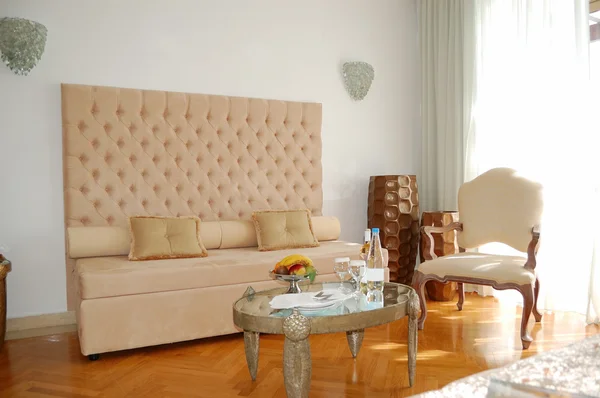Appartement im Luxushotel serviert mit Früchten, Beton, Griechenland — Stockfoto