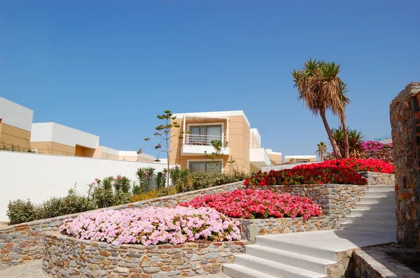 Terrace with flowers at recreation area of luxury hotel, Crete, — Stock Photo, Image