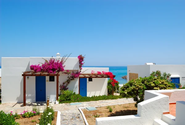 Villas near beach at luxury hotel, Crete, Greece — Stock Photo, Image