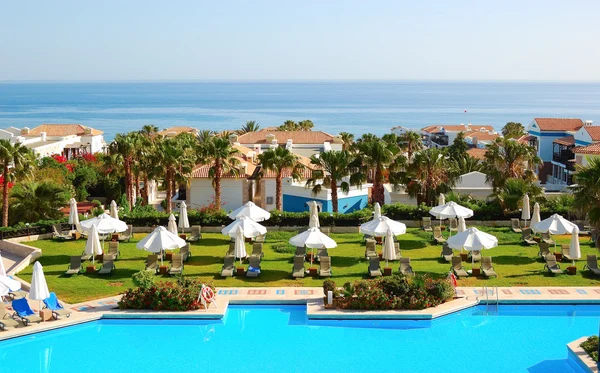 Poolen på hotellet modern lyx, Kreta, Grekland — Stockfoto