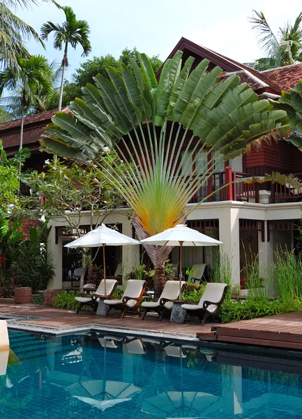 Piscina in villa di lusso moderna, isola di Samui, Thailandia — Foto Stock