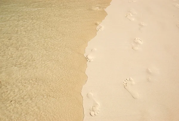 ピピ島、タイの浜の足跡 — ストック写真