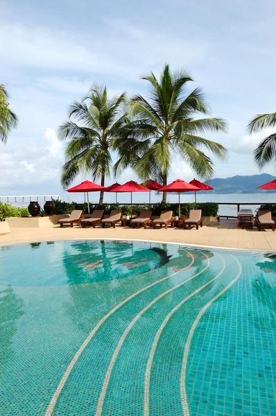 Swimming pool at the luxury hotel, Phuket, Thailand — Stock Photo, Image