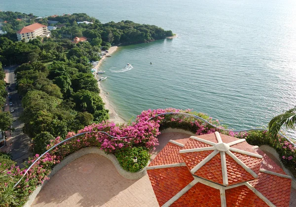 Vista al mar zona de hotel de lujo, Pattaya, Tailandia — Foto de Stock