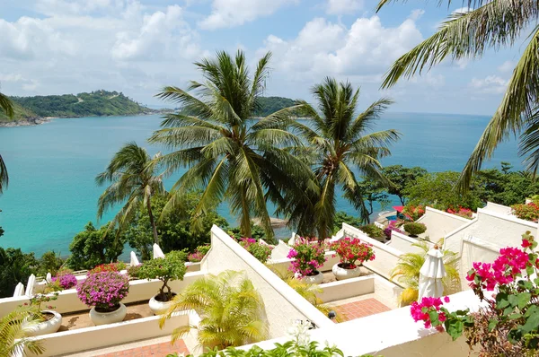 Taras z widokiem na morze w luksusowy hotel, phuket, Tajlandia — Zdjęcie stockowe